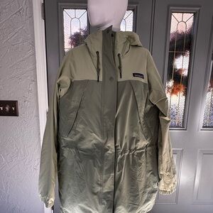 Patagonia Women's Sage Green Olive Green Jacket Coat. New with Tags!